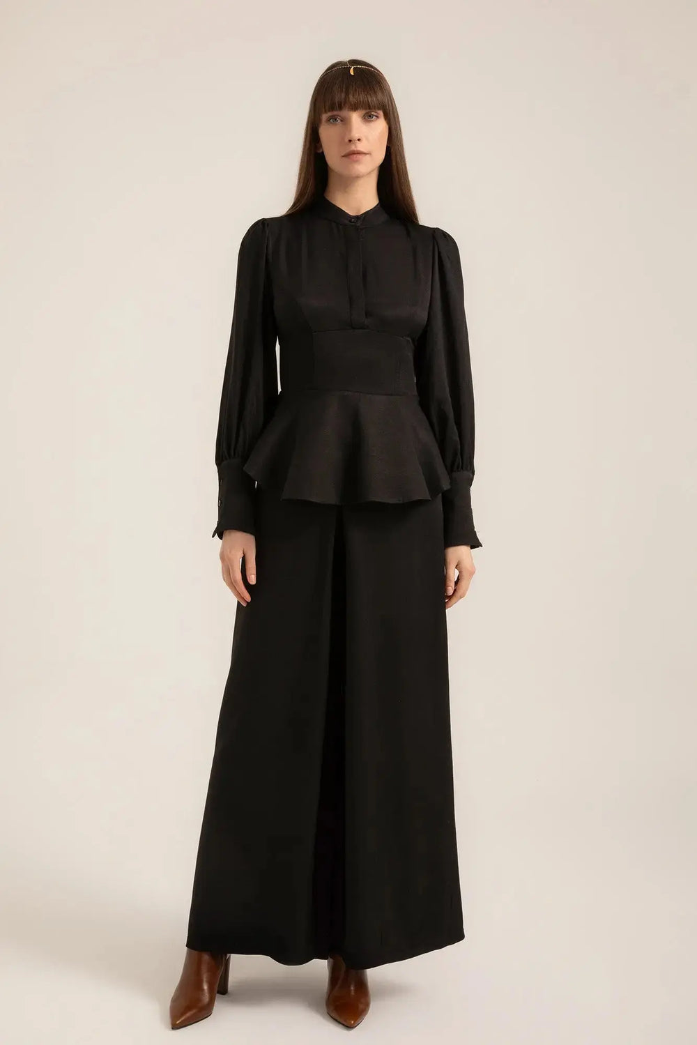 Pia Palazzo Pants in Nero – Side front view | AJIRAH #Nero