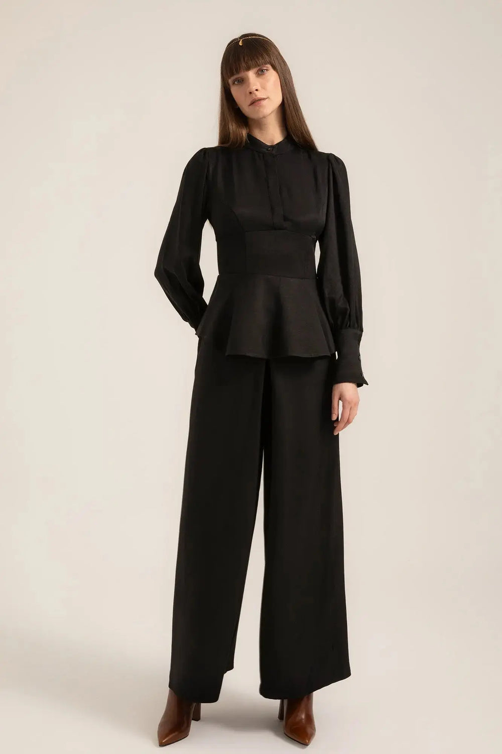 Pia Palazzo Pants in Nero – Side front view | AJIRAH #Nero