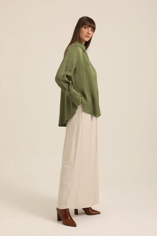 Luna Lyocell Shirt in Pesto – Side view | AJIRAH #Pesto